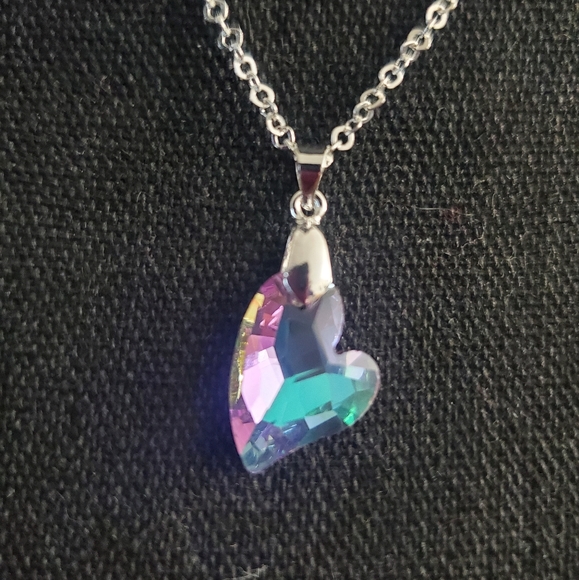 Natural Amethyst Heart Crystal Pendant Healing Quartz Pendant & Necklace - Picture 2 of 10